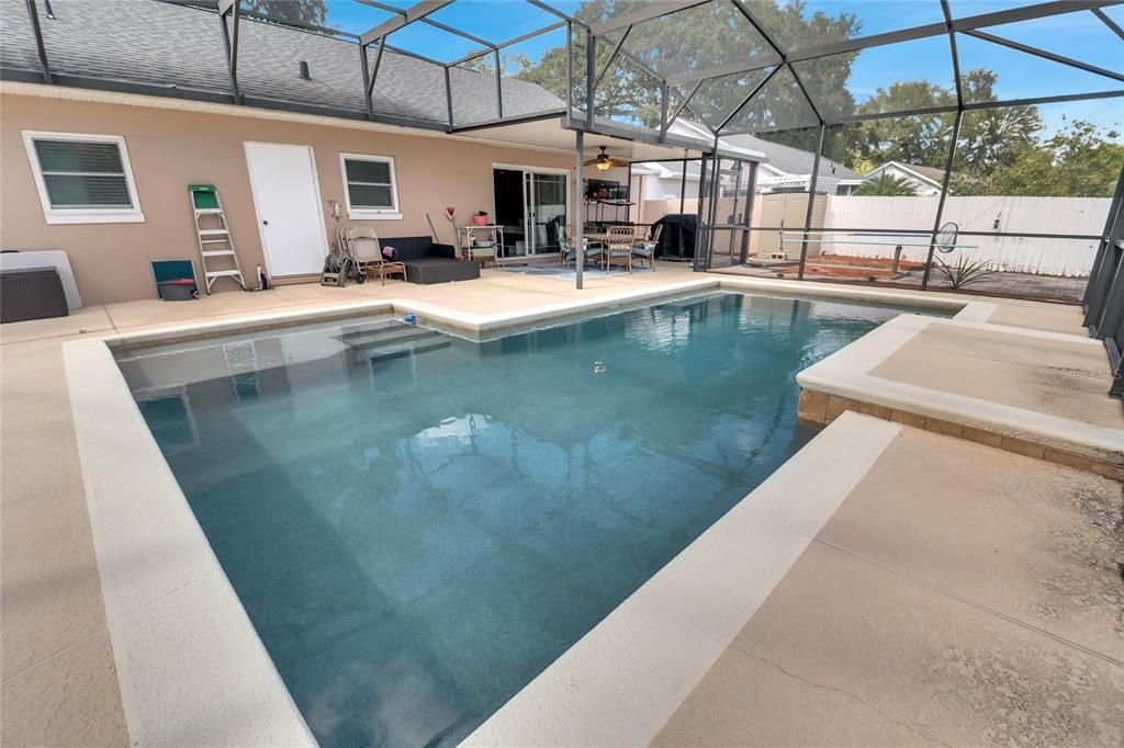 Activo con contrato: $390,000 (3 camas, 2 baños, 1431 Pies cuadrados)