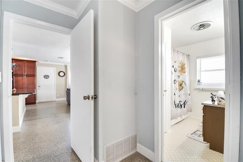 Activo con contrato: $390,000 (3 camas, 2 baños, 1431 Pies cuadrados)