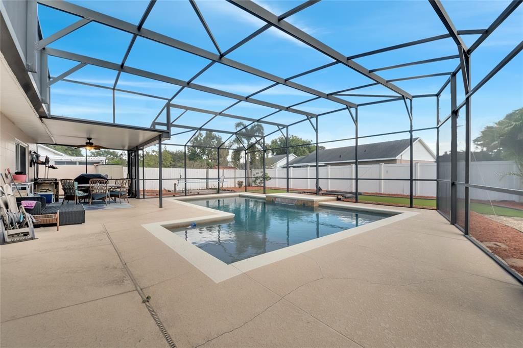 Activo con contrato: $390,000 (3 camas, 2 baños, 1431 Pies cuadrados)