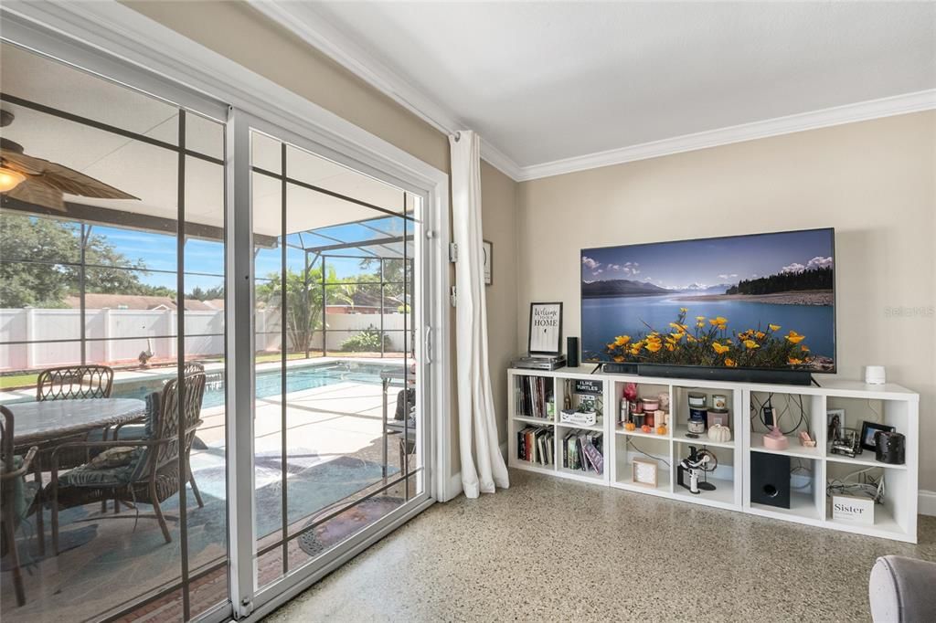 Activo con contrato: $390,000 (3 camas, 2 baños, 1431 Pies cuadrados)