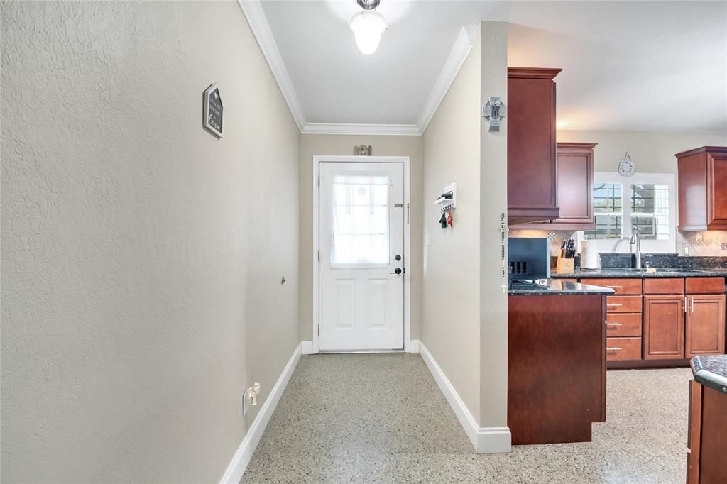 Activo con contrato: $390,000 (3 camas, 2 baños, 1431 Pies cuadrados)