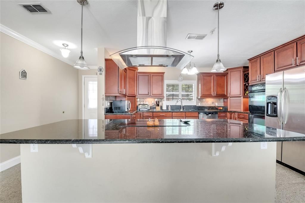 Activo con contrato: $390,000 (3 camas, 2 baños, 1431 Pies cuadrados)