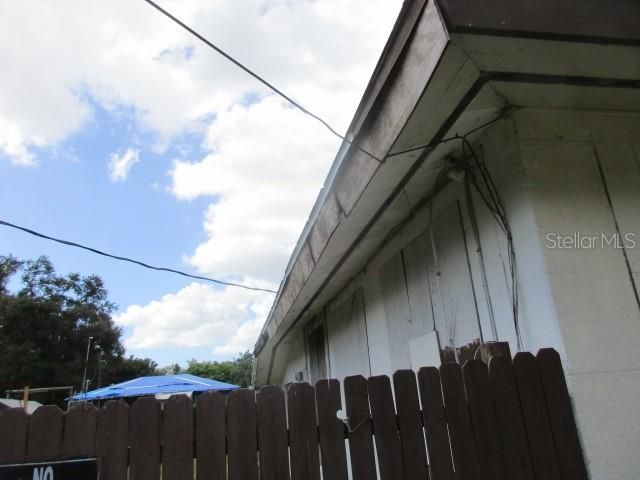 合同活跃: $235,000 (3 贝兹, 1 浴室, 1488 平方英尺)