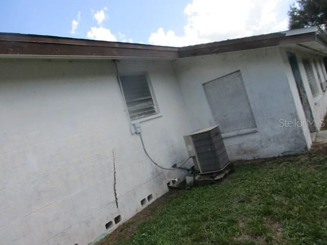 合同活跃: $235,000 (3 贝兹, 1 浴室, 1488 平方英尺)