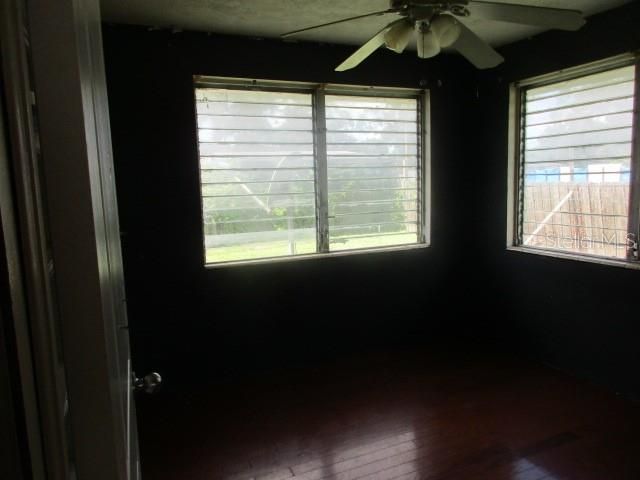 合同活跃: $235,000 (3 贝兹, 1 浴室, 1488 平方英尺)