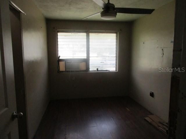 合同活跃: $235,000 (3 贝兹, 1 浴室, 1488 平方英尺)