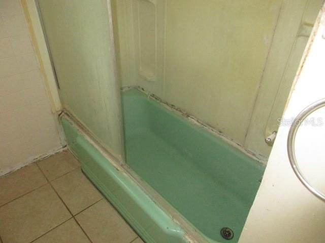 合同活跃: $235,000 (3 贝兹, 1 浴室, 1488 平方英尺)