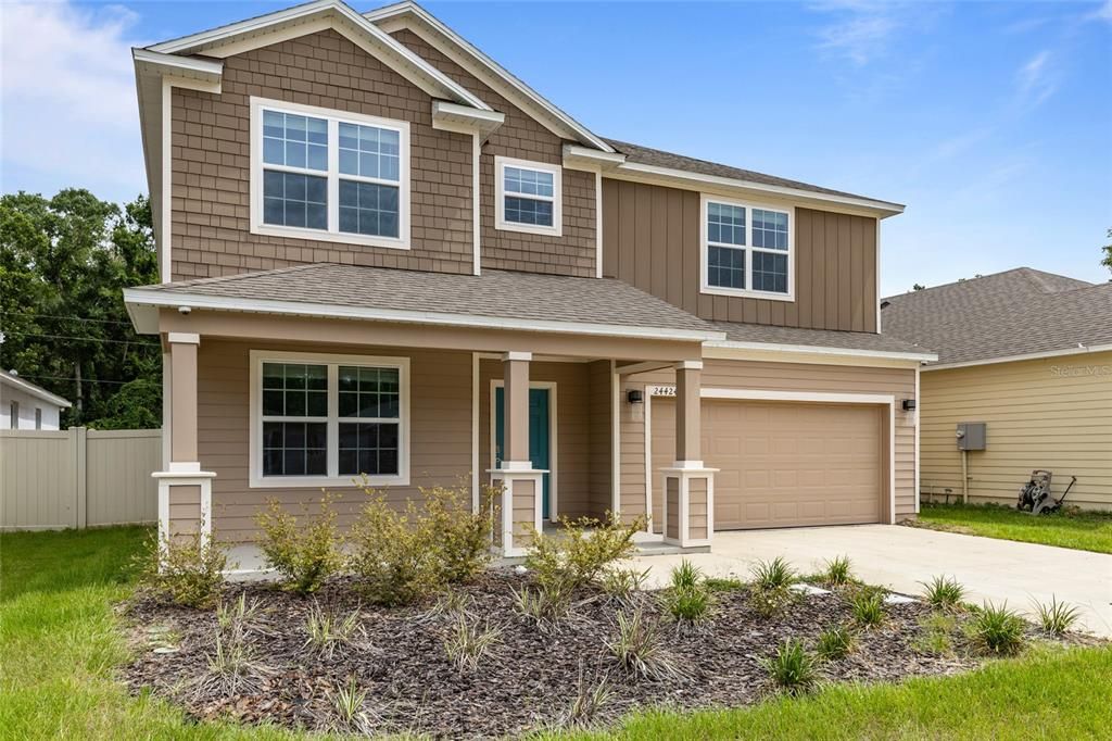 出租: $3,250 (6 贝兹, 4 浴室, 3147 平方英尺)