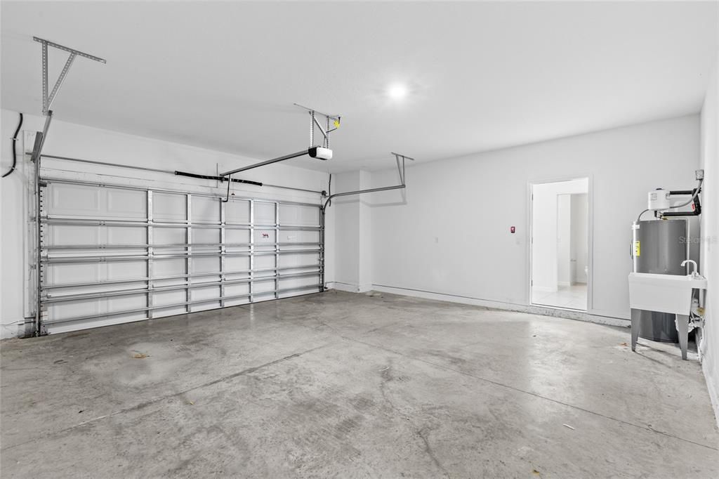 出租: $3,250 (6 贝兹, 4 浴室, 3147 平方英尺)