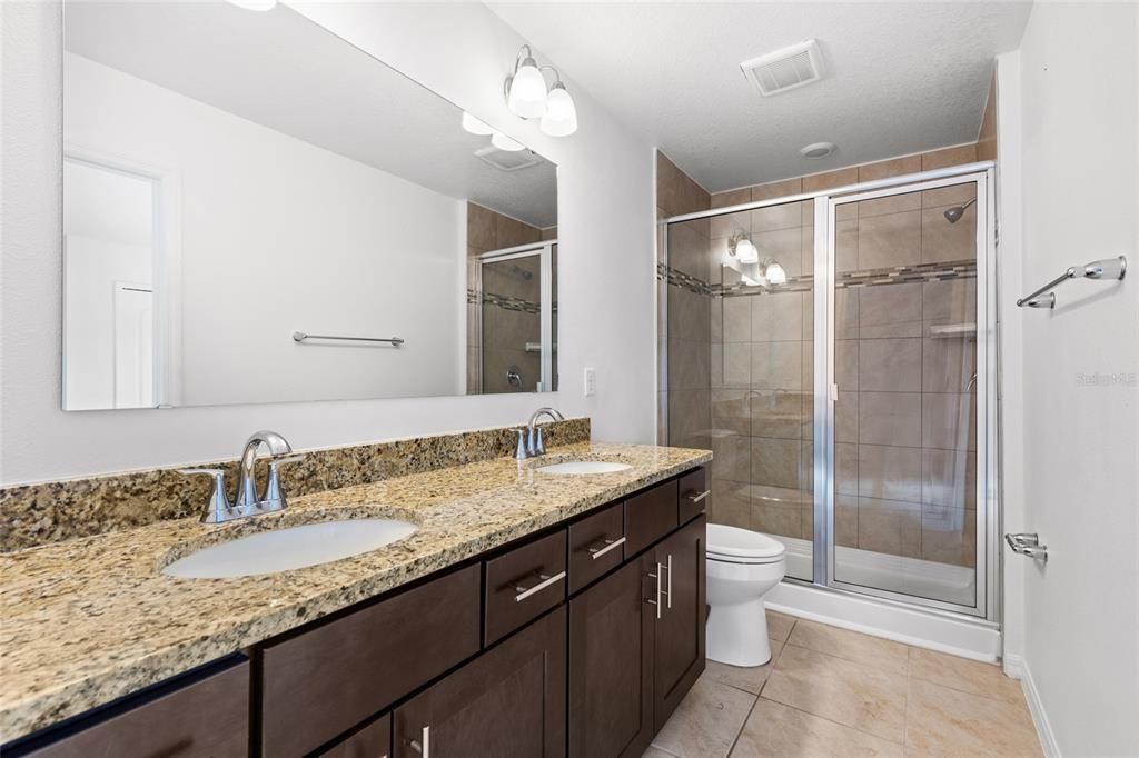 出租: $3,250 (6 贝兹, 4 浴室, 3147 平方英尺)