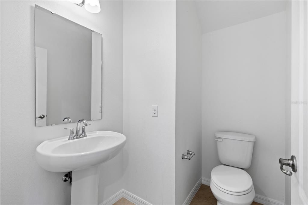 出租: $3,250 (6 贝兹, 4 浴室, 3147 平方英尺)