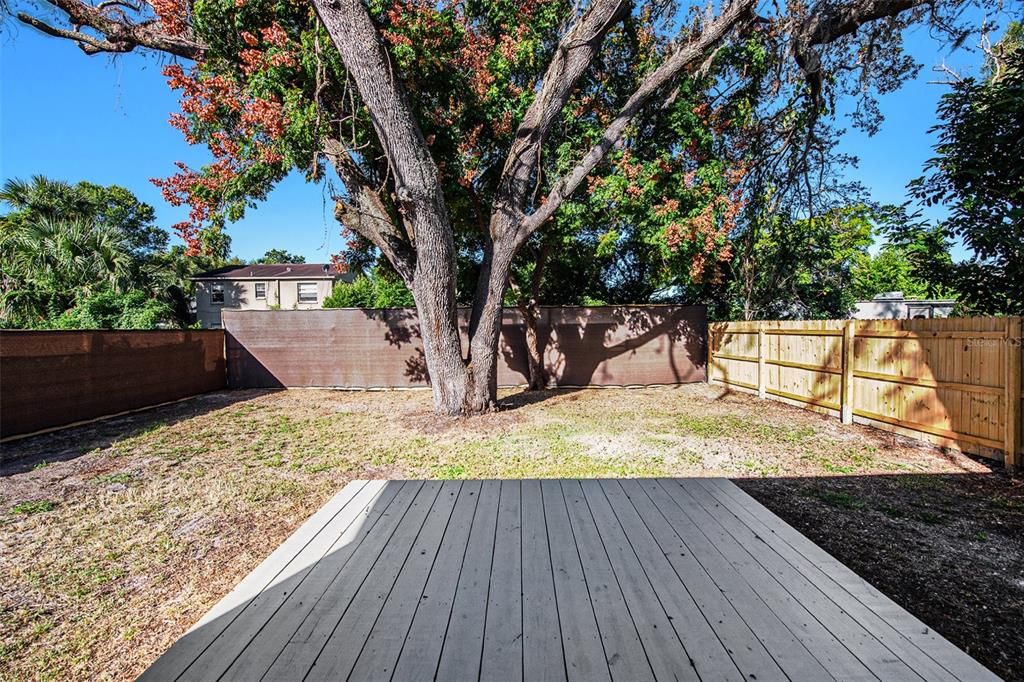 合同活跃: $285,000 (3 贝兹, 1 浴室, 991 平方英尺)