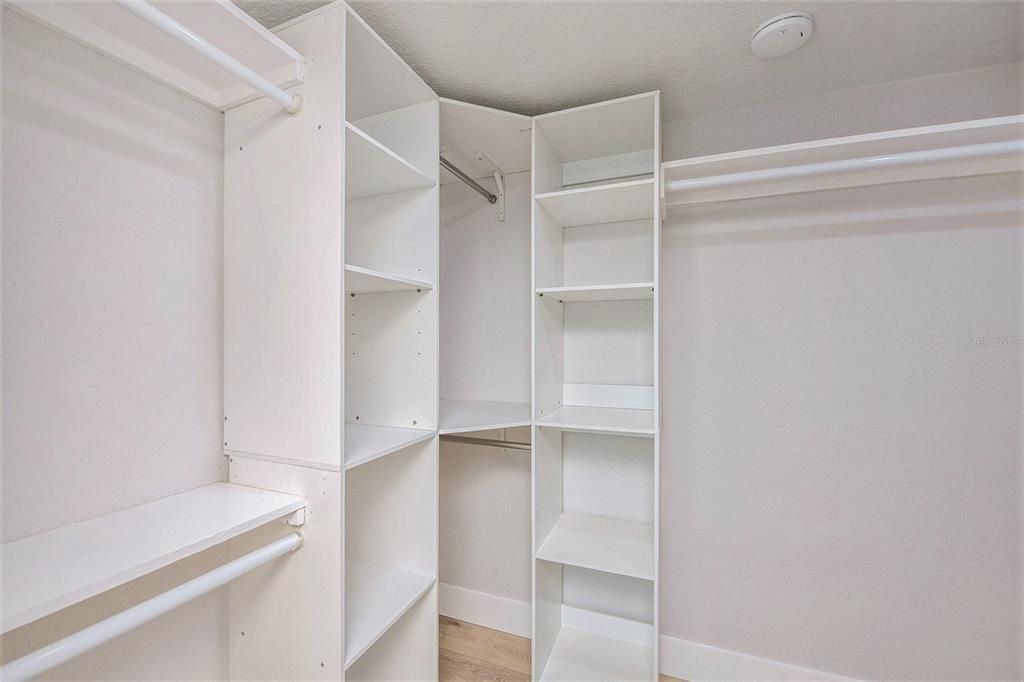 合同活跃: $285,000 (3 贝兹, 1 浴室, 991 平方英尺)