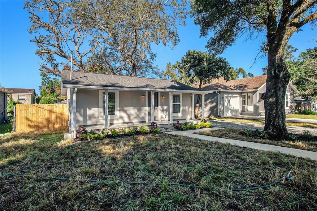 合同活跃: $285,000 (3 贝兹, 1 浴室, 991 平方英尺)