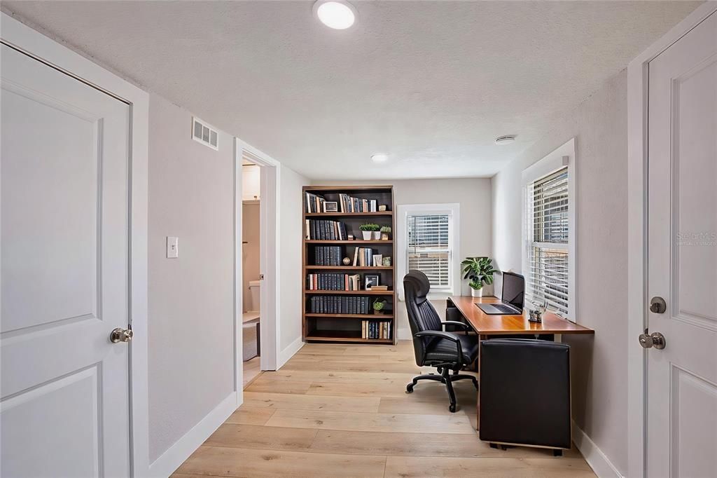 合同活跃: $285,000 (3 贝兹, 1 浴室, 991 平方英尺)