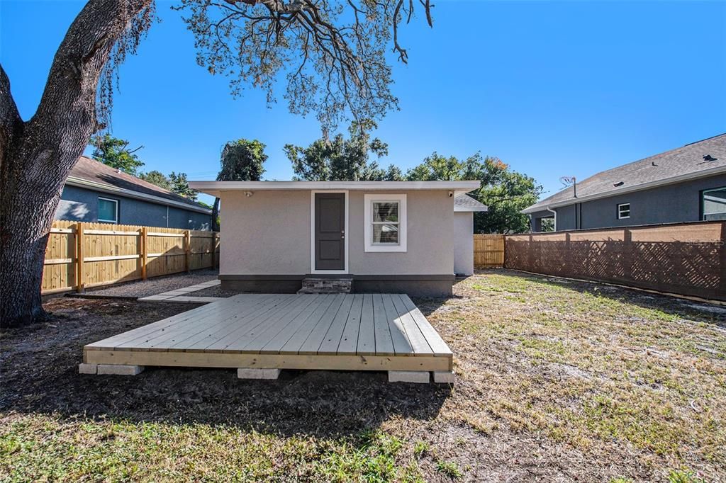 合同活跃: $285,000 (3 贝兹, 1 浴室, 991 平方英尺)