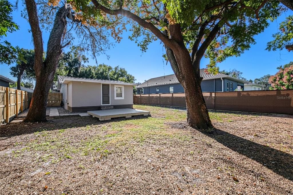 合同活跃: $285,000 (3 贝兹, 1 浴室, 991 平方英尺)