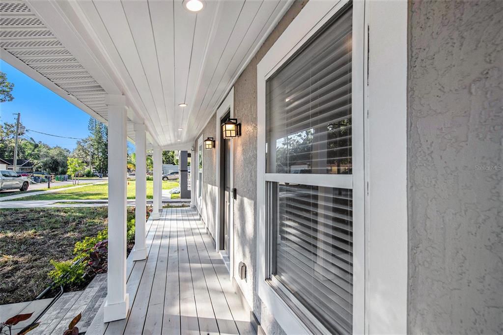 合同活跃: $285,000 (3 贝兹, 1 浴室, 991 平方英尺)