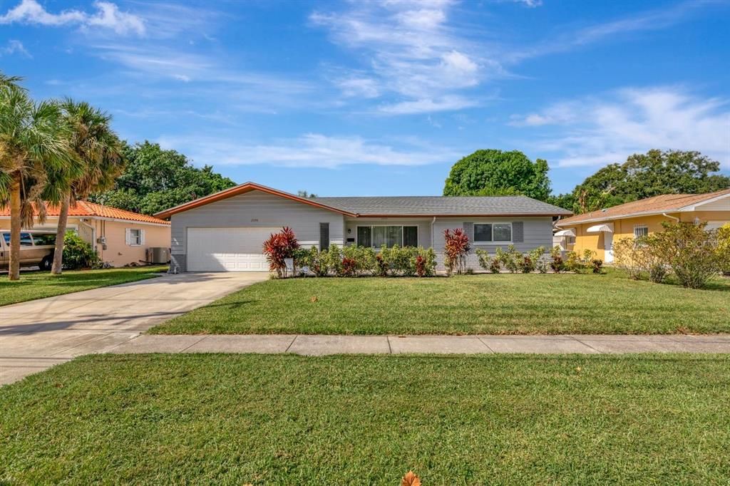 Active With Contract: $609,000 (3 beds, 2 baths, 1980 Square Feet)