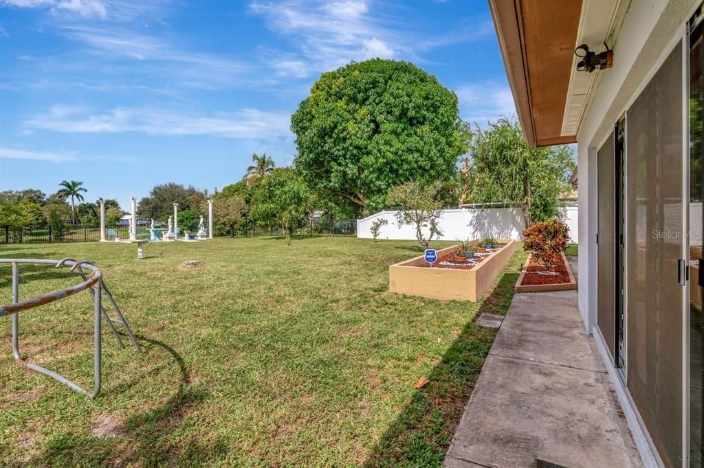 Active With Contract: $609,000 (3 beds, 2 baths, 1980 Square Feet)