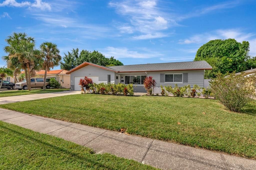 Active With Contract: $609,000 (3 beds, 2 baths, 1980 Square Feet)