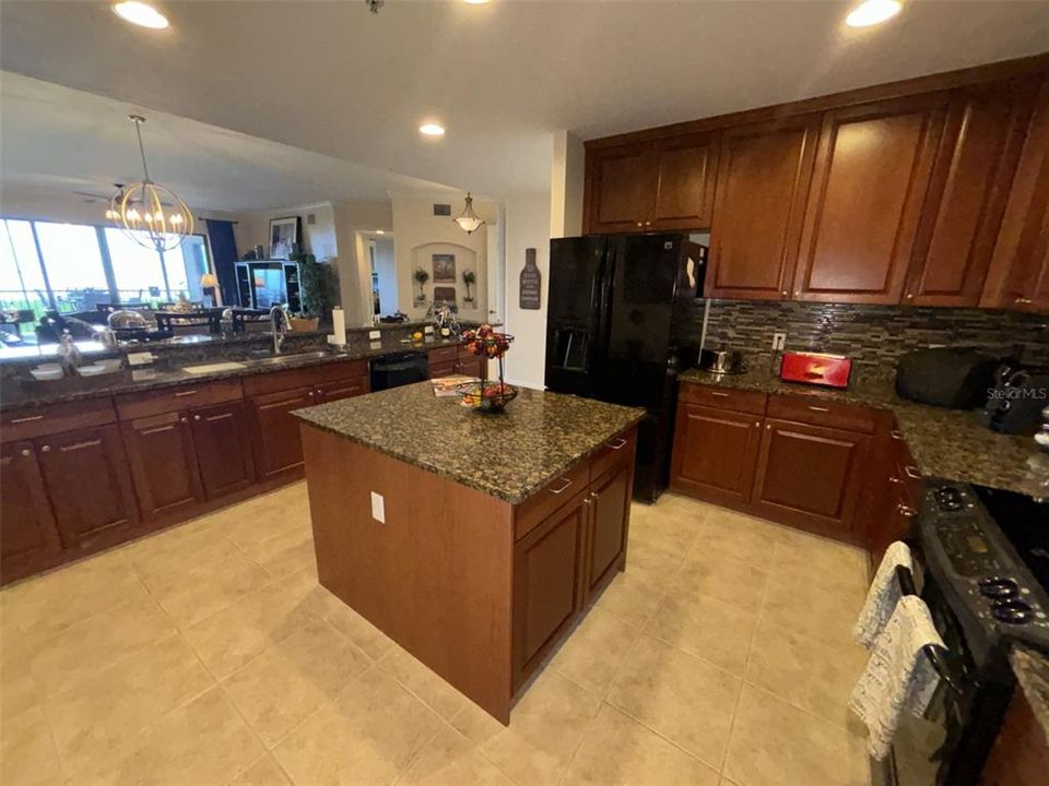 В аренду: $4,500 (3 спален, 3 ванн, 2338 Квадратных фут)