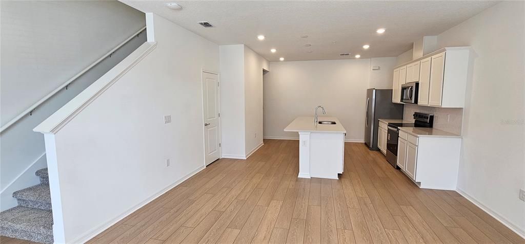 For Rent: $2,795 (3 beds, 2 baths, 1683 Square Feet)