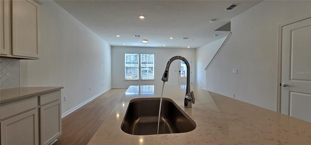 For Rent: $2,795 (3 beds, 2 baths, 1683 Square Feet)