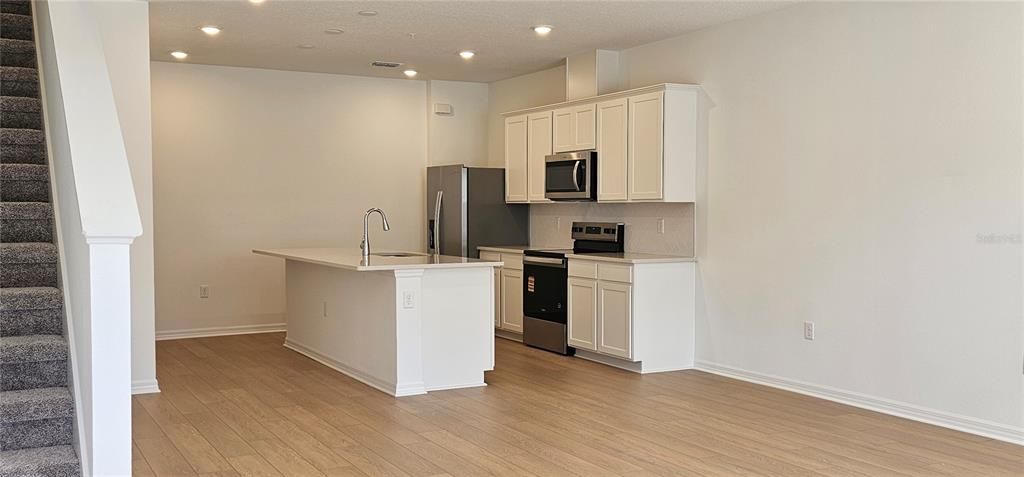 For Rent: $2,795 (3 beds, 2 baths, 1683 Square Feet)