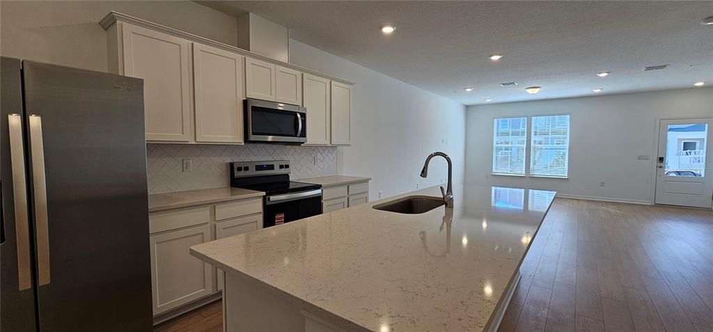 For Rent: $2,795 (3 beds, 2 baths, 1683 Square Feet)
