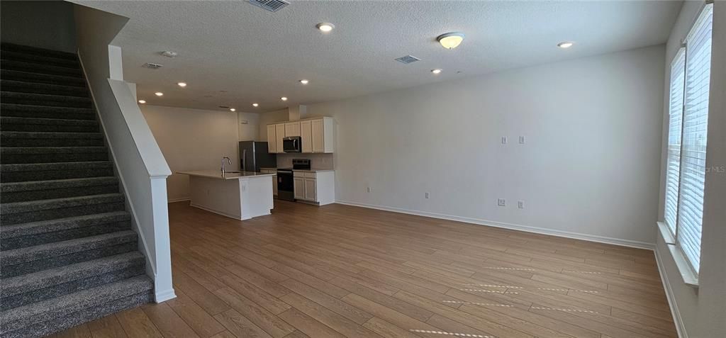 For Rent: $2,795 (3 beds, 2 baths, 1683 Square Feet)