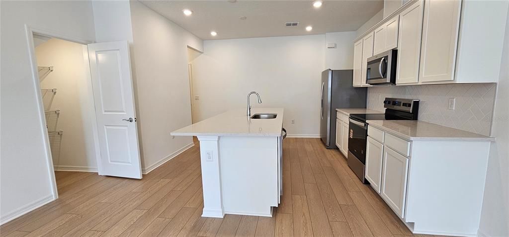 For Rent: $2,795 (3 beds, 2 baths, 1683 Square Feet)