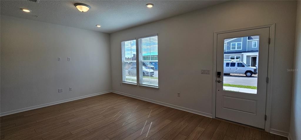 For Rent: $2,795 (3 beds, 2 baths, 1683 Square Feet)