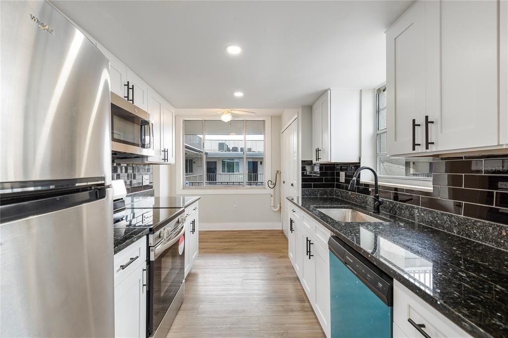 В аренду: $2,300 (2 спален, 2 ванн, 1545 Квадратных фут)