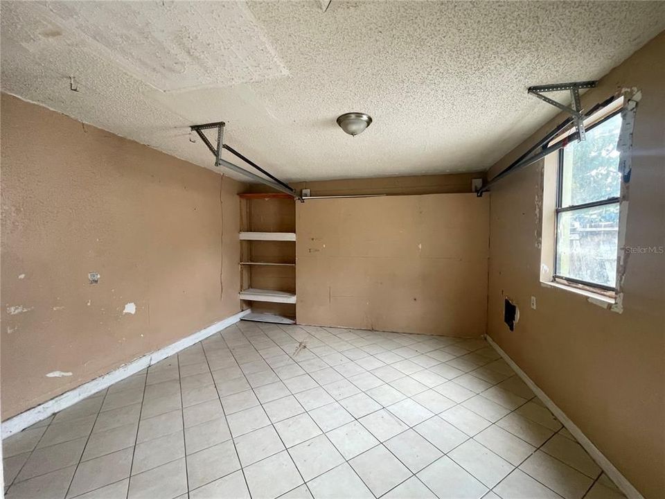 For Sale: $252,000 (4 beds, 3 baths, 1086 Square Feet)