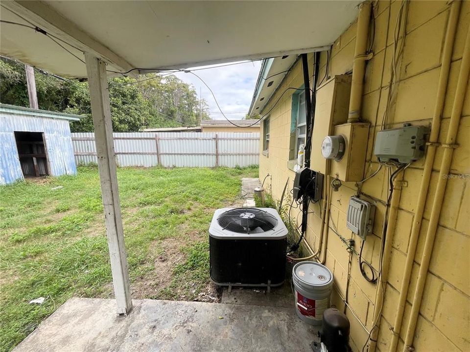 For Sale: $252,000 (4 beds, 3 baths, 1086 Square Feet)