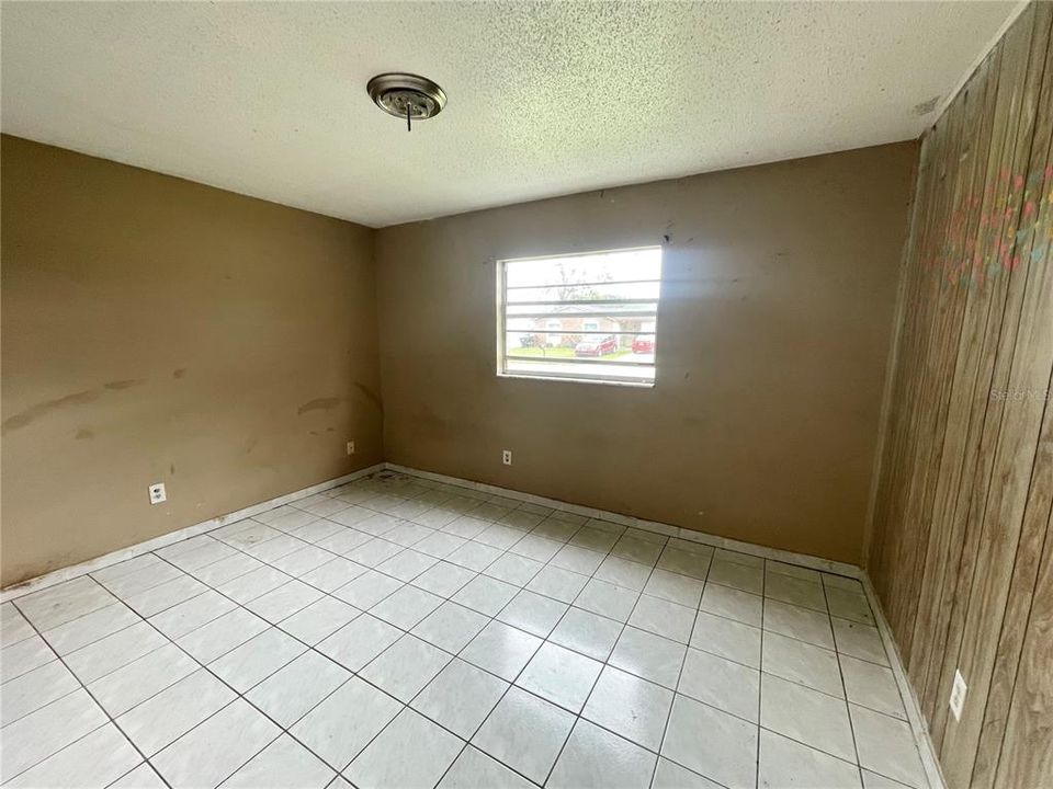 For Sale: $252,000 (4 beds, 3 baths, 1086 Square Feet)