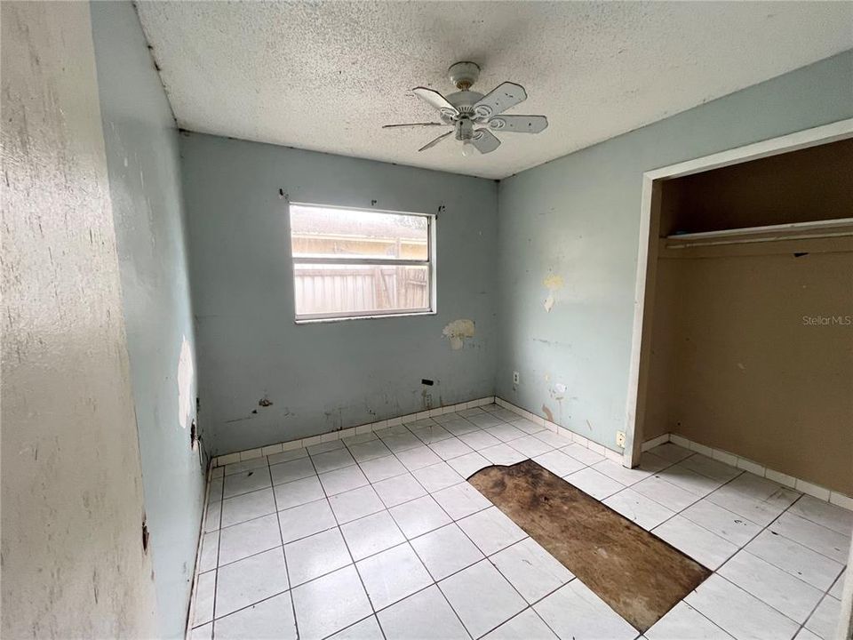 For Sale: $252,000 (4 beds, 3 baths, 1086 Square Feet)