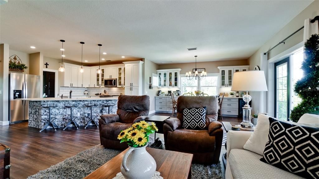 待售: $1,350,000 (3 贝兹, 2 浴室, 2496 平方英尺)