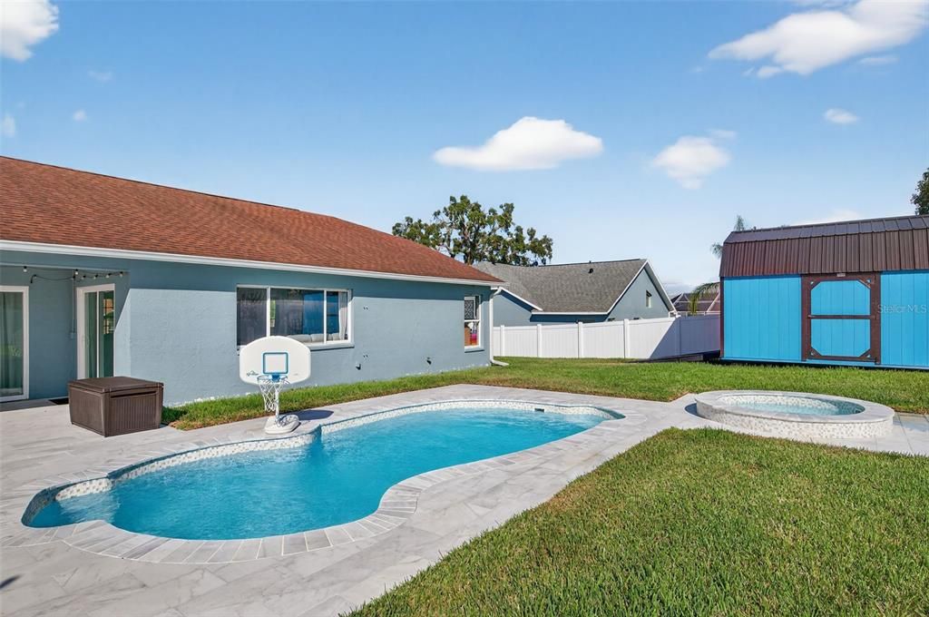 Activo con contrato: $400,000 (3 camas, 2 baños, 1461 Pies cuadrados)