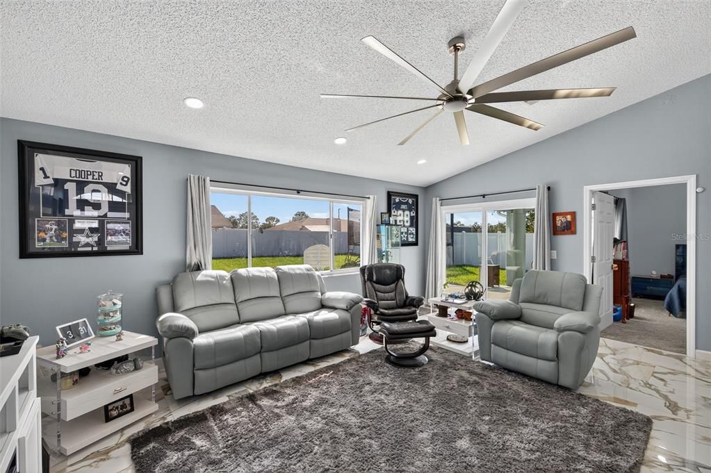 Activo con contrato: $400,000 (3 camas, 2 baños, 1461 Pies cuadrados)