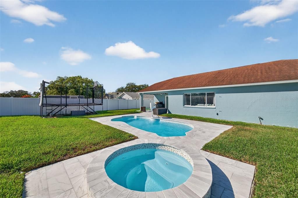 Activo con contrato: $400,000 (3 camas, 2 baños, 1461 Pies cuadrados)