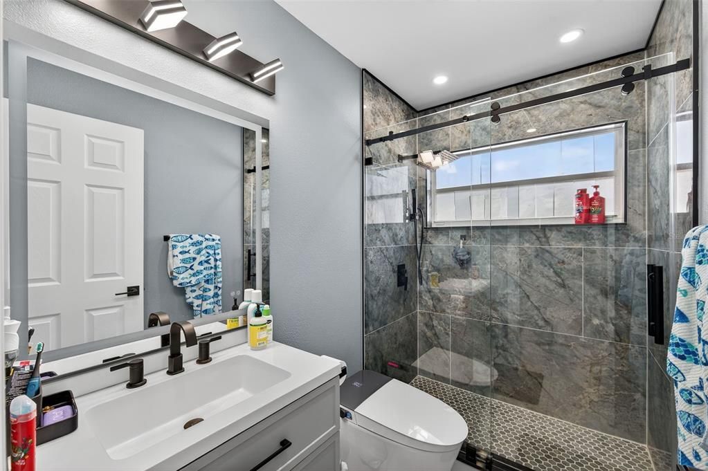 Activo con contrato: $400,000 (3 camas, 2 baños, 1461 Pies cuadrados)