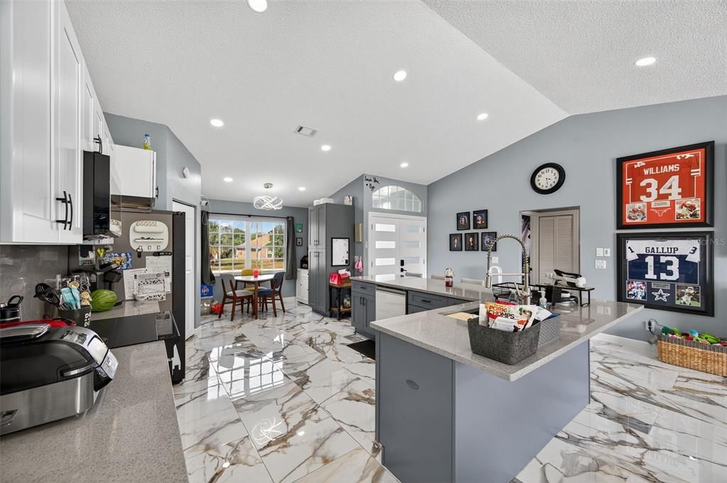 Activo con contrato: $400,000 (3 camas, 2 baños, 1461 Pies cuadrados)