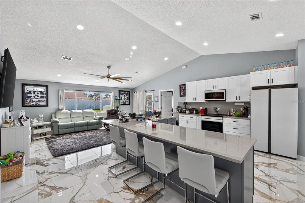 Activo con contrato: $400,000 (3 camas, 2 baños, 1461 Pies cuadrados)