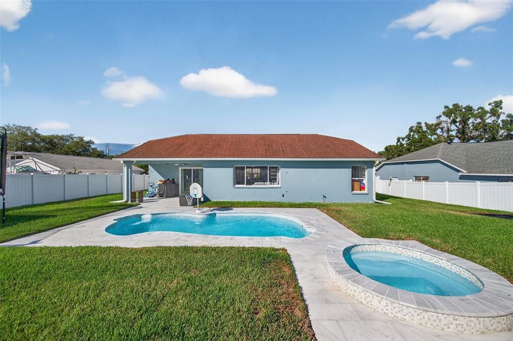 Activo con contrato: $400,000 (3 camas, 2 baños, 1461 Pies cuadrados)