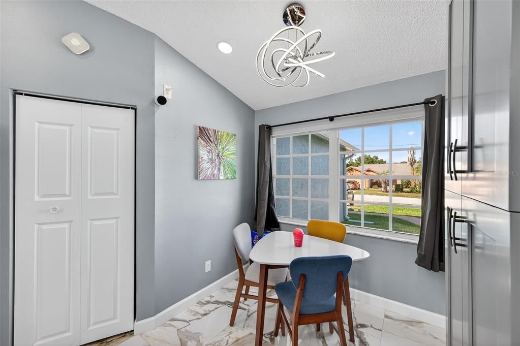 Activo con contrato: $400,000 (3 camas, 2 baños, 1461 Pies cuadrados)