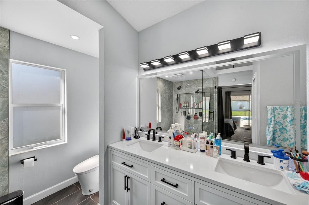 Activo con contrato: $400,000 (3 camas, 2 baños, 1461 Pies cuadrados)