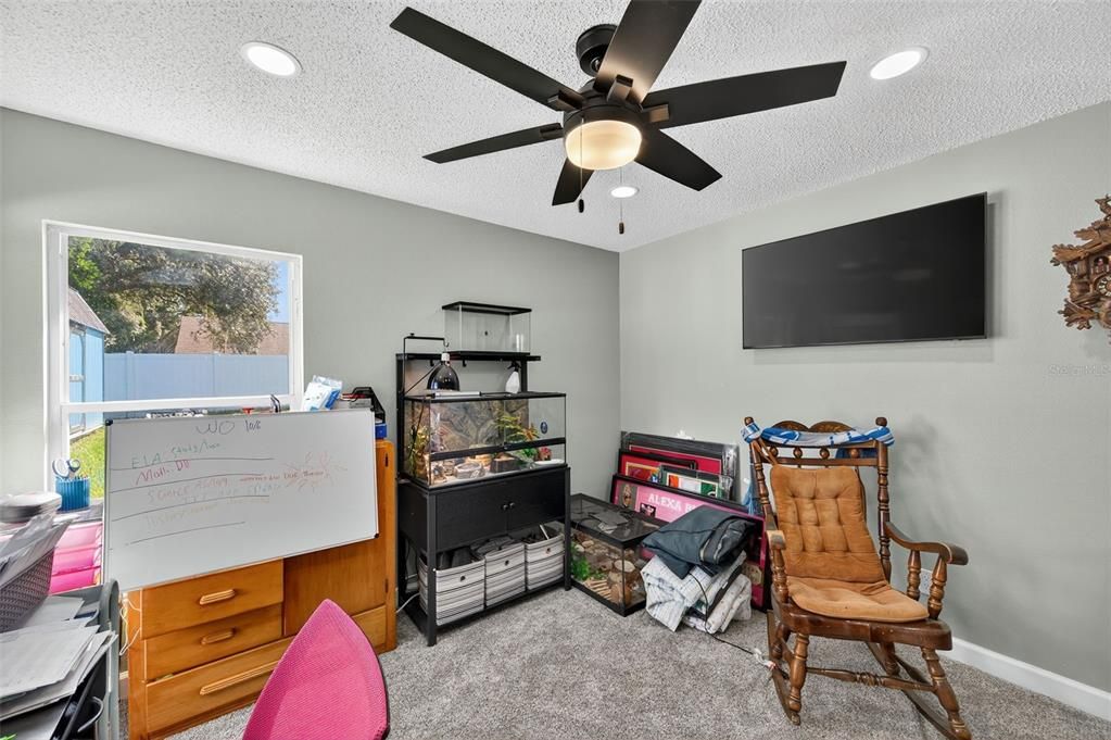 Activo con contrato: $400,000 (3 camas, 2 baños, 1461 Pies cuadrados)