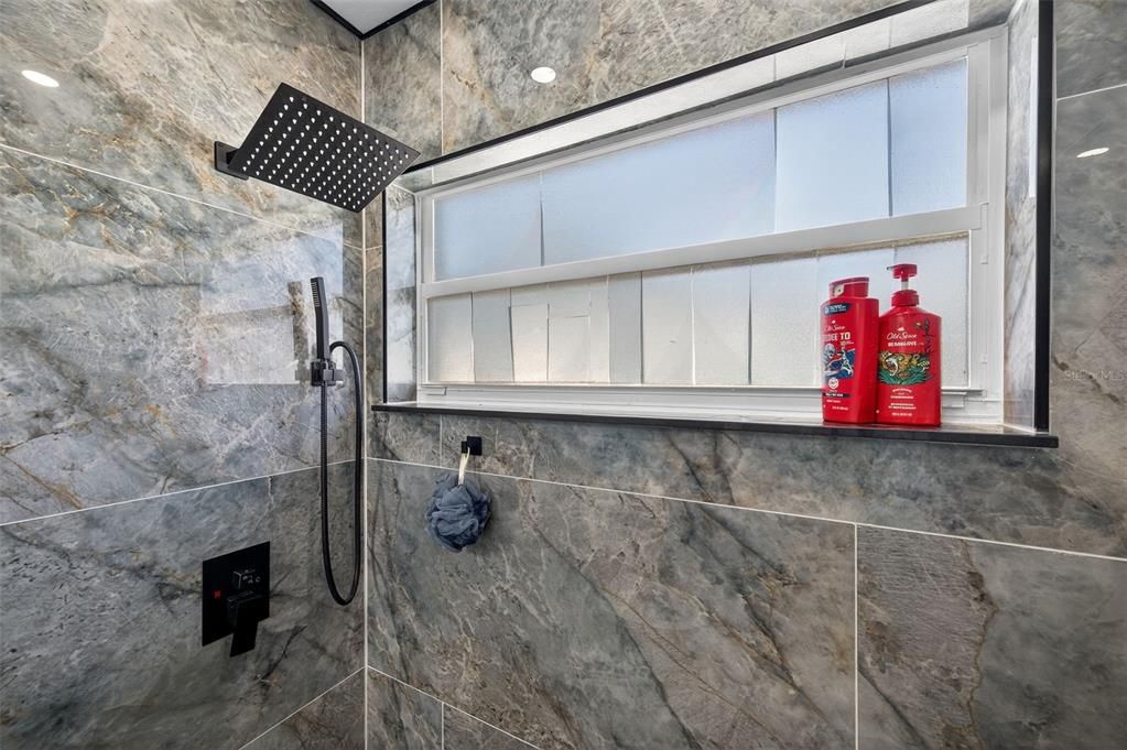 Activo con contrato: $400,000 (3 camas, 2 baños, 1461 Pies cuadrados)